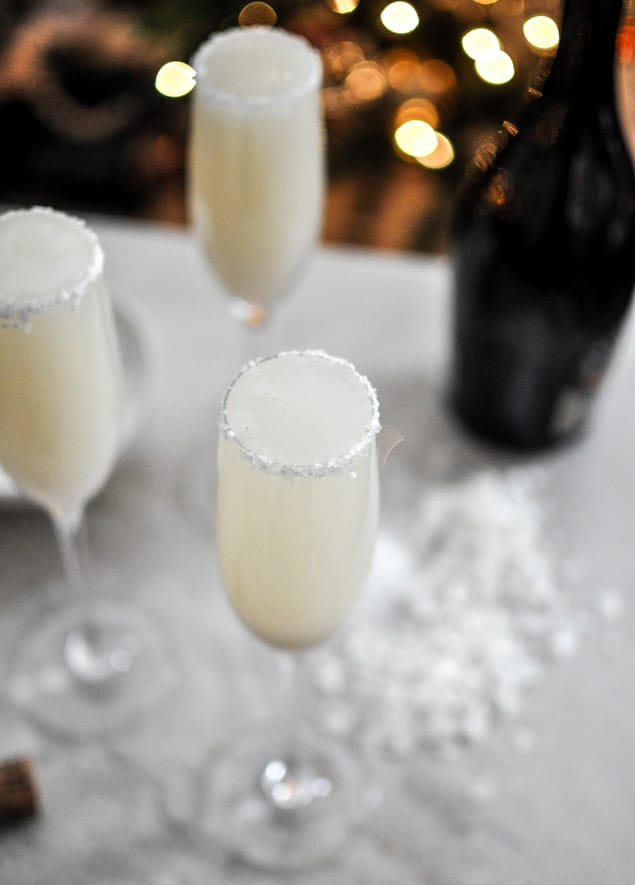 Coconut Vanilla Bellinis I howsweeteats.com Coconut Vanilla Bellinis I howsweeteats.com