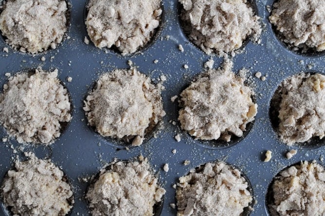 Whole Wheat Coffee Cake Muffins I howsweeteats.com Whole Wheat Coffee Cake Muffins I howsweeteats.com