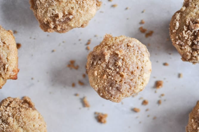 Whole Wheat Coffee Cake Muffins I howsweeteats.com Whole Wheat Coffee Cake Muffins I howsweeteats.com