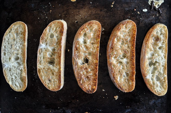 Fontina and Spinach Baked Eggs with Garlic Brown Butter Breadcrumbs I howsweeteats.com Fontina and Spinach Baked Eggs with Garlic Brown Butter Breadcrumbs I howsweeteats.com