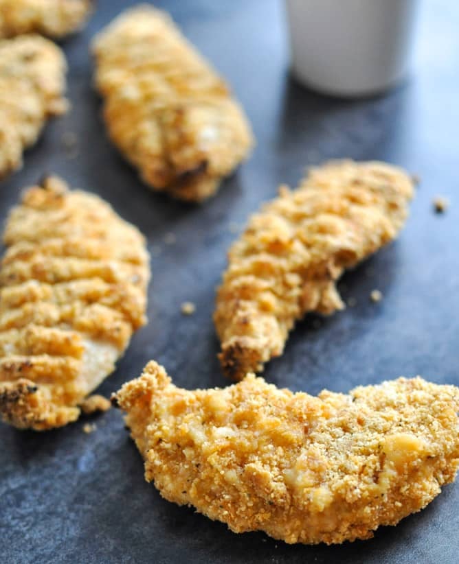 Buttermilk Almond Crusted Chicken Fingers I howsweeteats.com Buttermilk Almond Crusted Chicken Fingers I howsweeteats.com