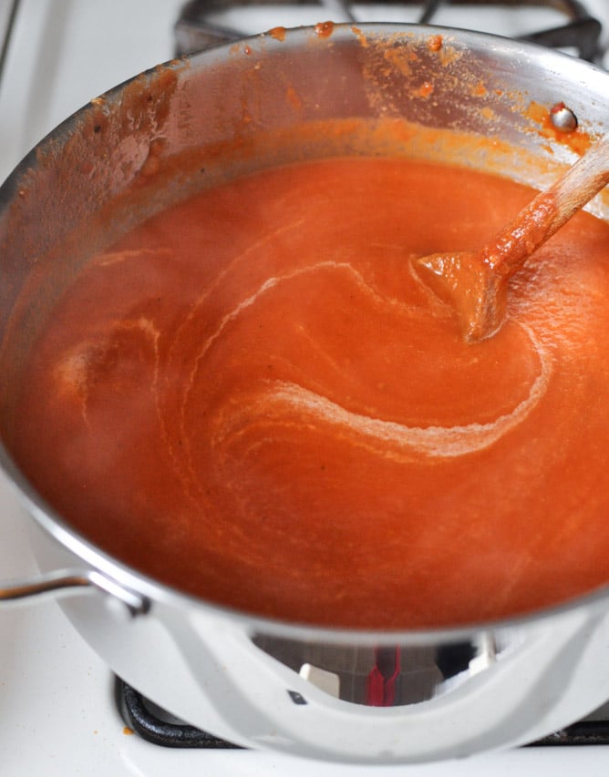 Creamy Tomato Soup with Brown Butter Garlic Croutons I howsweeteats.com Creamy Tomato Soup with Brown Butter Garlic Croutons I howsweeteats.com