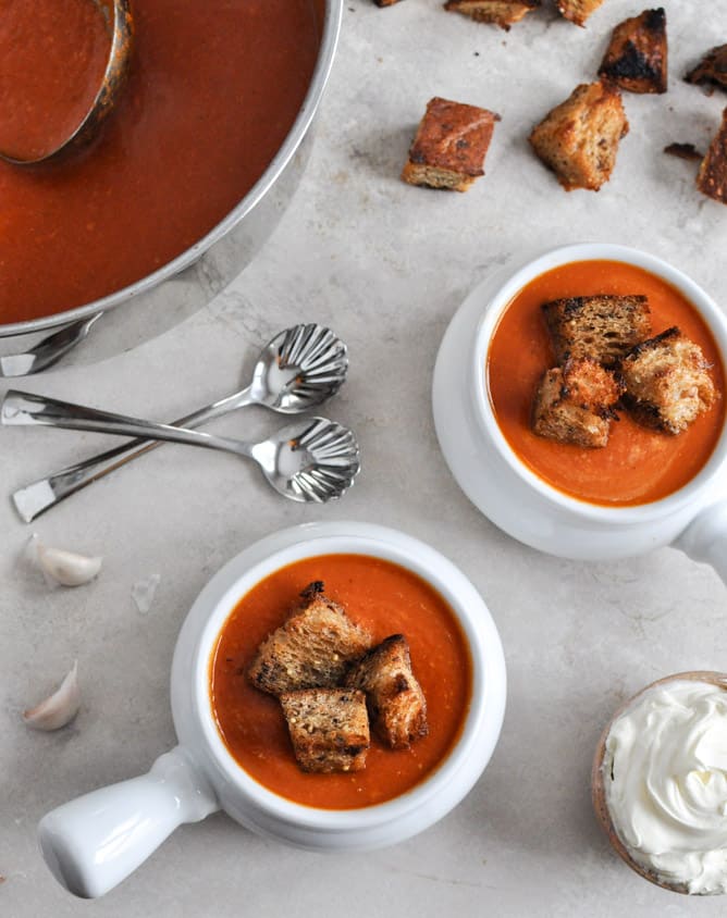 Creamy Tomato Soup with Brown Butter Garlic Croutons I howsweeteats.com Creamy Tomato Soup with Brown Butter Garlic Croutons I howsweeteats.com