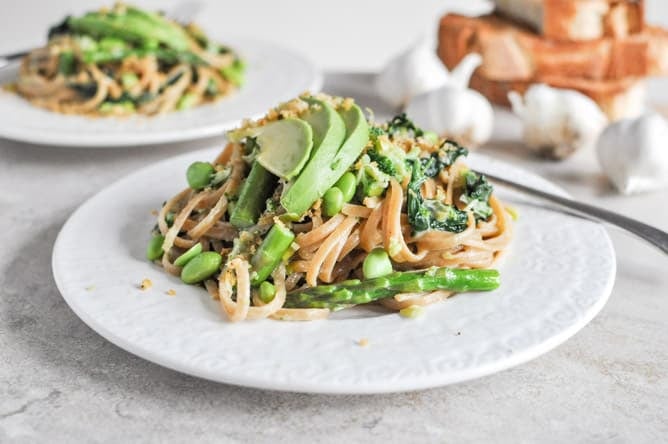 Creamy Pasta Verde with Garlic Brown Butter Breadcrumbs I howsweeteats.com Creamy Pasta Verde with Garlic Brown Butter Breadcrumbs I howsweeteats.com
