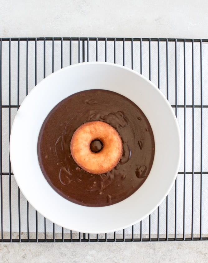 Chocolate Frosted Cake Donuts I howsweeteats.com Chocolate Frosted Cake Donuts I howsweeteats.com