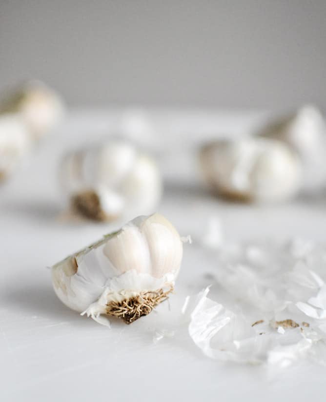 How To Make Roasted Garlic Oil I howsweeteats.com How To Make Roasted Garlic Oil I howsweeteats.com