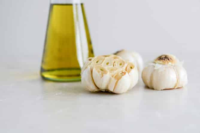 How To Make Roasted Garlic Oil I howsweeteats.com How To Make Roasted Garlic Oil I howsweeteats.com