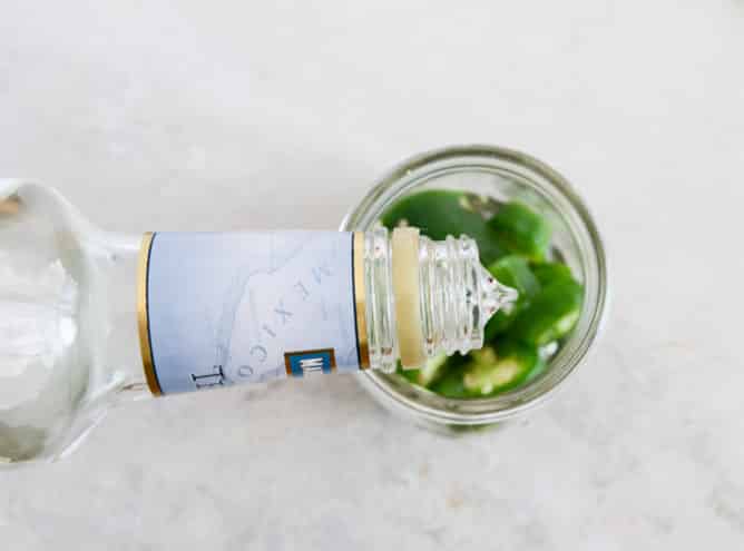 Mango Jalapeño Margaritas I howsweeteats.com Mango Jalapeño Margaritas I howsweeteats.com