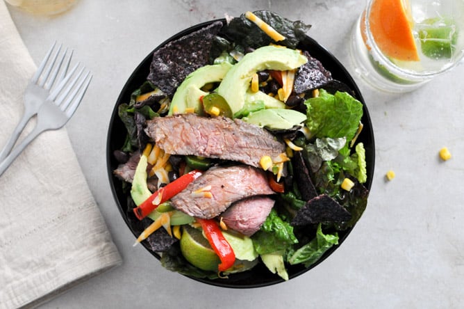 Tequila Lime Flank Steak Fajita Salad with Chile Lime Vinaigrette I howsweeteats.com Tequila Lime Flank Steak Fajita Salad with Chile Lime Vinaigrette I howsweeteats.com