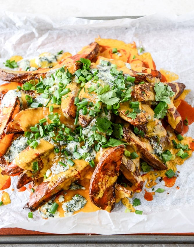 Crispy Buffalo Oven Fries I howsweeteats.com Crispy Buffalo Oven Fries I howsweeteats.com