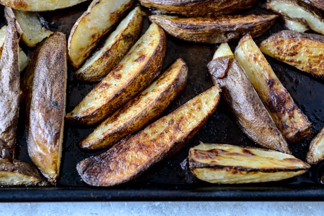 Crispy Buffalo Oven Fries I howsweeteats.com Crispy Buffalo Oven Fries I howsweeteats.com