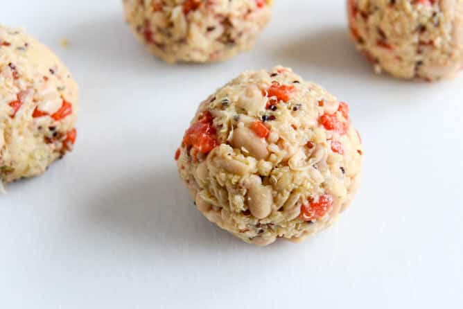 Roasted Red Pepper Quinoa + White Bean Burgers I howsweeteats.com Roasted Red Pepper Quinoa + White Bean Burgers I howsweeteats.com