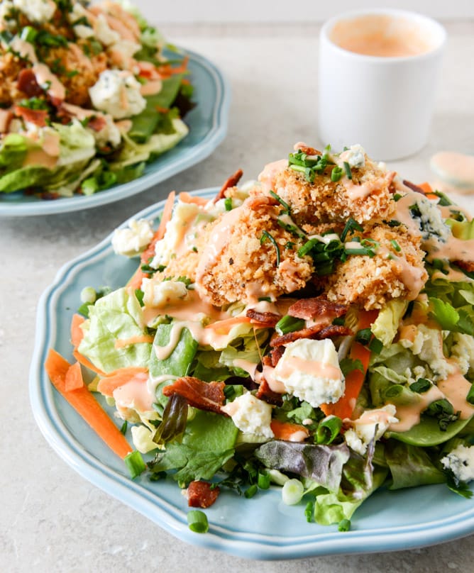 Crunchy Buffalo Chicken Salads with Bacon and Spicy Ranch I howsweeteats.com Crunchy Buffalo Chicken Salads with Bacon and Spicy Ranch I howsweeteats.com