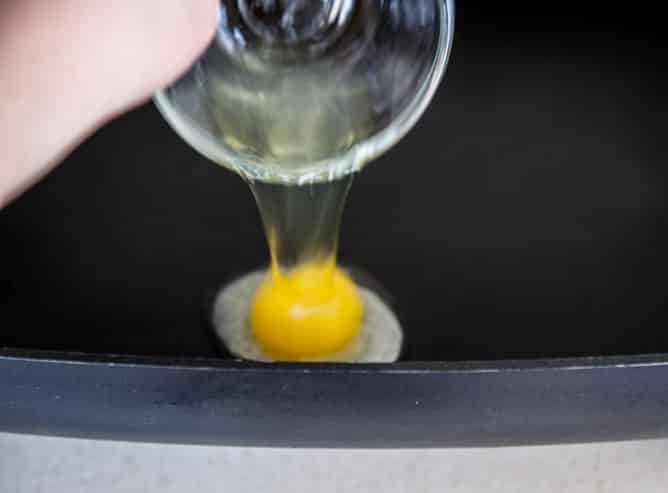 How I Cook My Sunny Side Up Eggs So They Look Cute In Food Photos I howsweeteats.com How I Cook My Sunny Side Up Eggs So They Look Cute In Food Photos I howsweeteats.com