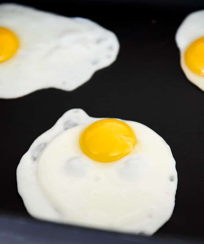 How I Cook My Sunny Side Up Eggs So They Look Cute In Food Photos I howsweeteats.com How I Cook My Sunny Side Up Eggs So They Look Cute In Food Photos I howsweeteats.com