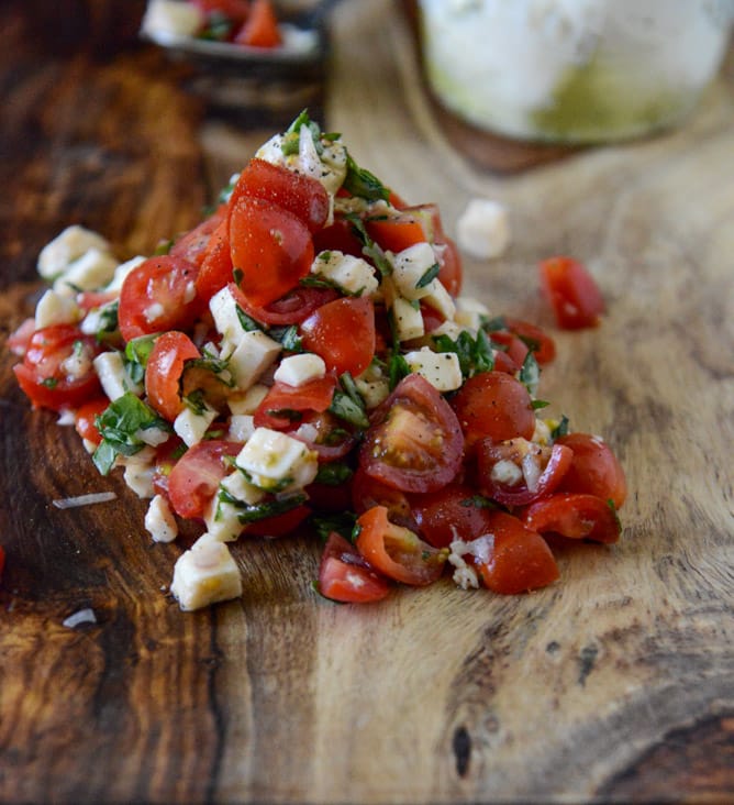 Red Wine Marinated Flank Steak with Cherry Tomato Caprese Salsa I howsweeteats.com Red Wine Marinated Flank Steak with Cherry Tomato Caprese Salsa I howsweeteats.com