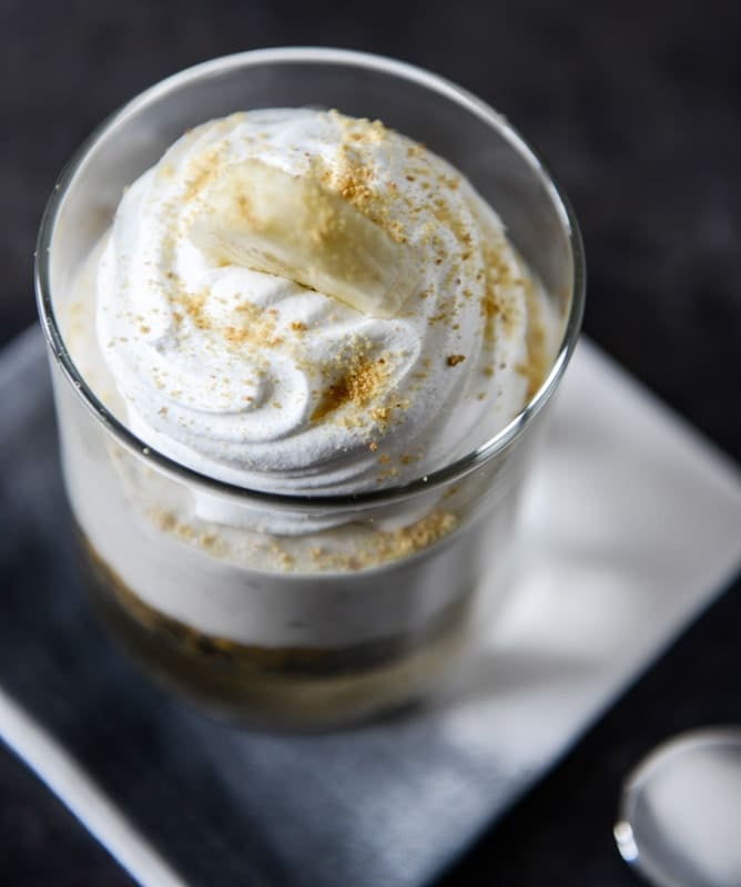 No-Bake Banana Cream Cheesecakes I howsweeteats.com No-Bake Banana Cream Cheesecakes I howsweeteats.com