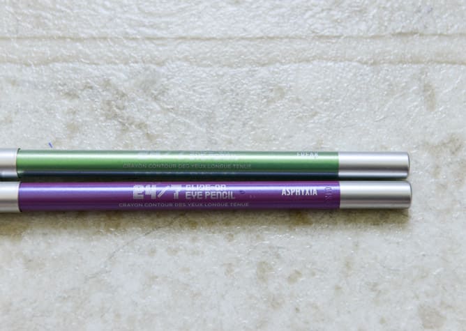 Urban Decay 24/7 Liners in Freak and Asphyxia I howsweeteats.com Urban Decay 24/7 Liners in Freak and Asphyxia I howsweeteats.com