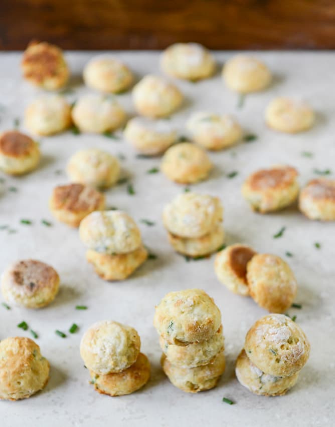 Mini Cream Cheese + Chive Biscuits I howsweeteats.com Mini Cream Cheese + Chive Biscuits I howsweeteats.com