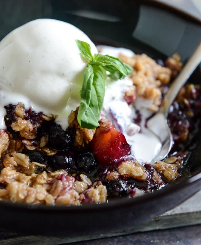 Fresh Peach, Blueberry + Basil Crisp I howsweeteats.com Fresh Peach, Blueberry + Basil Crisp I howsweeteats.com