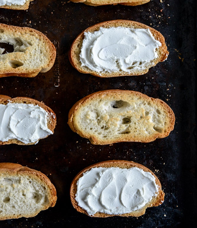 Summer Crostini with Whipped Roasted Garlic Goat Cheese I howsweeteats.com Summer Crostini with Whipped Roasted Garlic Goat Cheese I howsweeteats.com