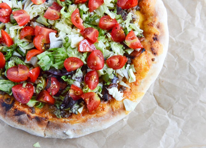 Bacon Cheeseburger Skillet Pizza I howsweeteats.com Bacon Cheeseburger Skillet Pizza I howsweeteats.com