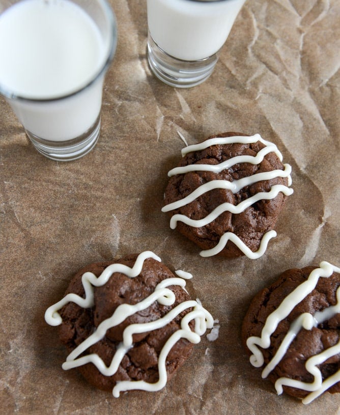 Double Chocolate Cheesecake Cookies I howsweeteats.com Double Chocolate Cheesecake Cookies I howsweeteats.com