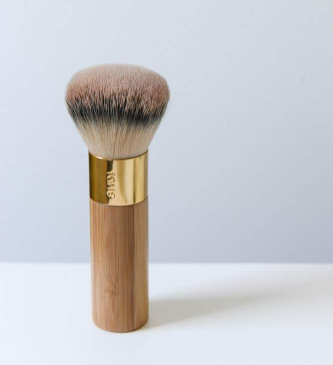 Tarte: the buffer airbrush finish bamboo foundation brush I howsweeteats.com Tarte: the buffer airbrush finish bamboo foundation brush I howsweeteats.com