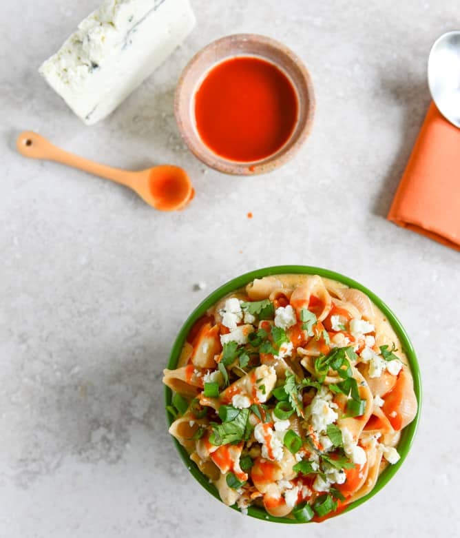 Stovetop Buffalo Chicken Shells + Cheese I howsweeteats.com Stovetop Buffalo Chicken Shells + Cheese I howsweeteats.com