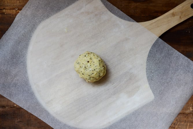 The Best Cauliflower Crust Pizza I howsweeteats.com The Best Cauliflower Crust Pizza I howsweeteats.com