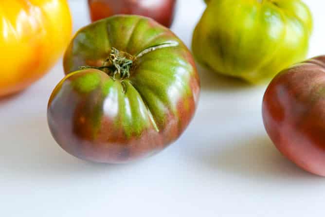 Smoky Heirloom Tomato and Grilled Peach Pasta Salad with Basil Vinaigrette I howsweeteats.com Smoky Heirloom Tomato and Grilled Peach Pasta Salad with Basil Vinaigrette I howsweeteats.com