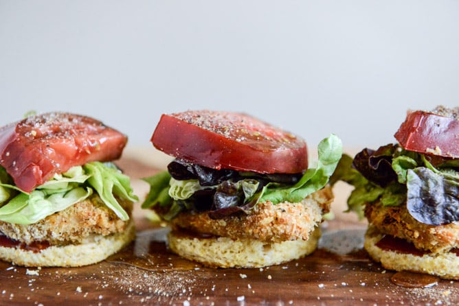 Crispy Buttermilk Baked Chicken + Corn Bread Biscuit Sliders I howsweeteats.com Crispy Buttermilk Baked Chicken + Corn Bread Biscuit Sliders I howsweeteats.com