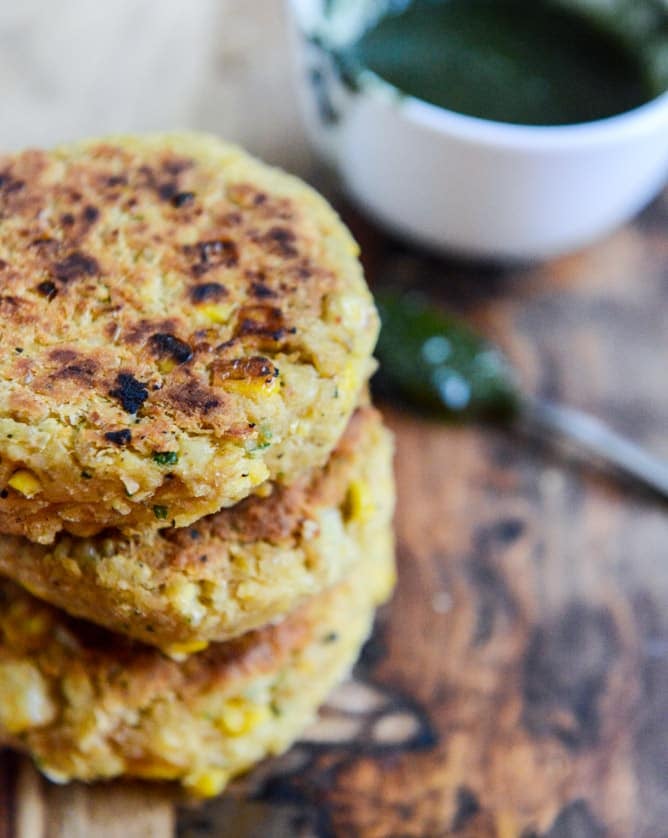 End Of Summer Bean Burgers with Grilled Corn + Pesto I howsweeteats.com End Of Summer Bean Burgers with Grilled Corn + Pesto I howsweeteats.com