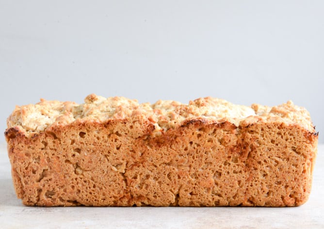 White Cheddar Beer Bread I howsweeteats.com White Cheddar Beer Bread I howsweeteats.com