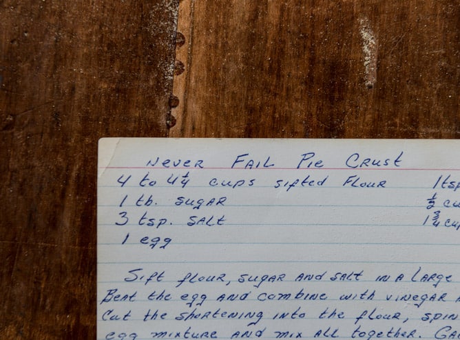 Cider Boubon Apple Pie with Oatmeal Cookie Crumble I howsweeteats.com Cider Boubon Apple Pie with Oatmeal Cookie Crumble I howsweeteats.com