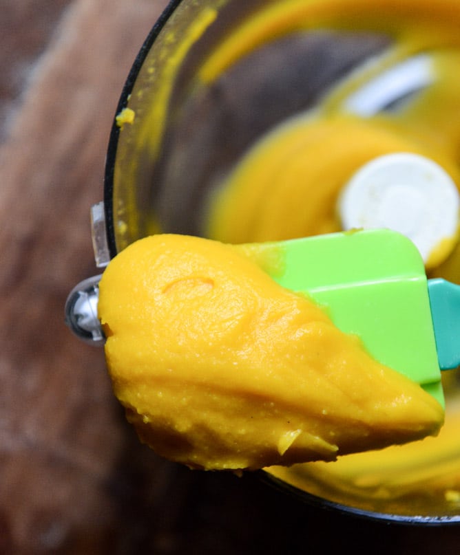 How To Make Homemade Pumpkin Puree I howsweeteats.com How To Make Homemade Pumpkin Puree I howsweeteats.com