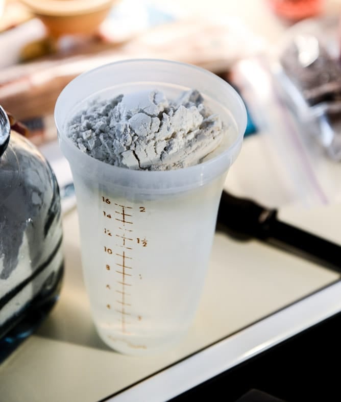 How To Make Gravy - Step by Step I howsweeteats.com How To Make Gravy - Step by Step I howsweeteats.com