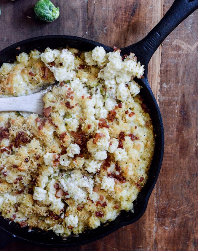 Cheesy Skillet Brussels Bacon Mac I howsweeteats.com Cheesy Skillet Brussels Bacon Mac I howsweeteats.com