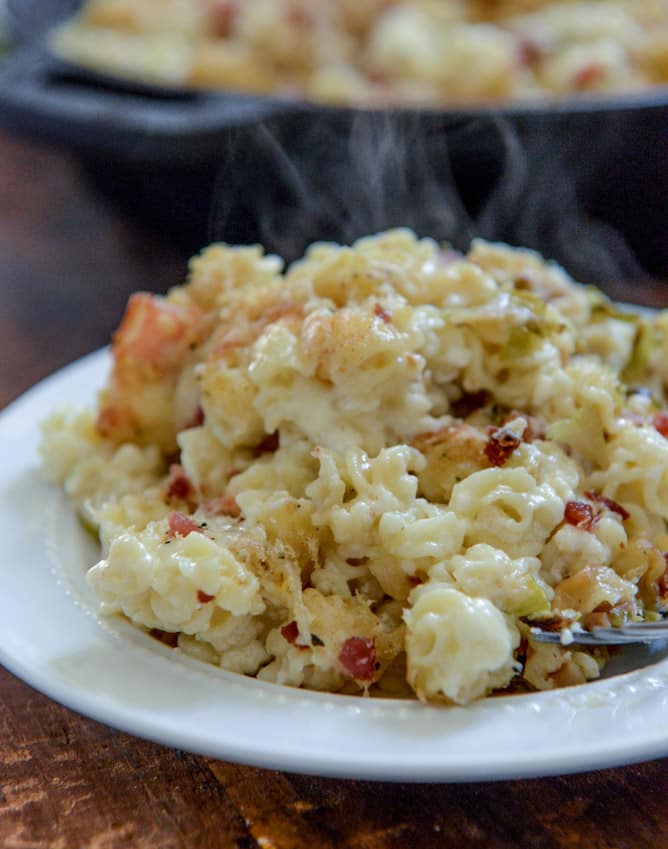 Cheesy Skillet Brussels Bacon Mac I howsweeteats.com Cheesy Skillet Brussels Bacon Mac I howsweeteats.com