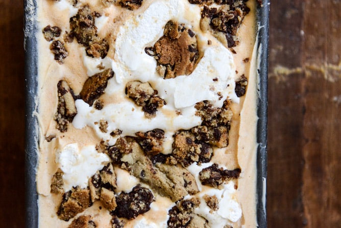 Chocolate Chip Cookies and Cream Pumpkin Marshmallow Ice Cream I howsweeteats.com Chocolate Chip Cookies and Cream Pumpkin Marshmallow Ice Cream I howsweeteats.com