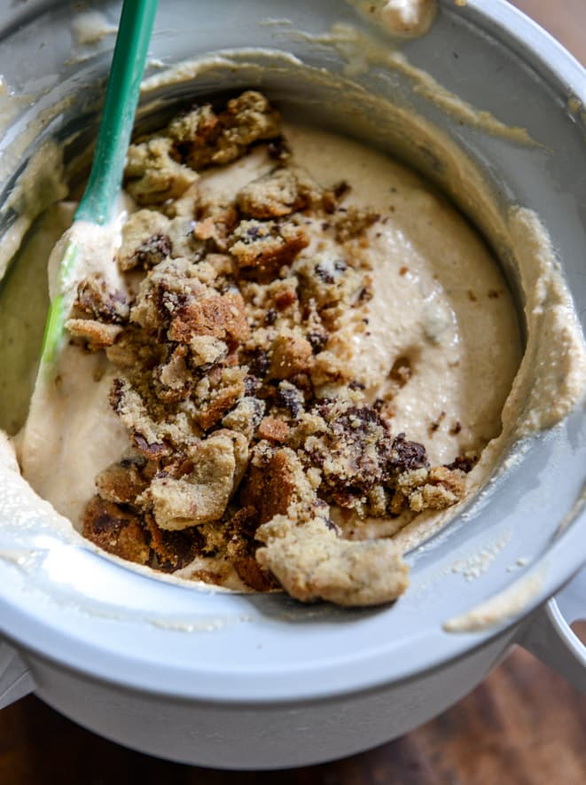 Chocolate Chip Cookies and Cream Pumpkin Marshmallow Ice Cream I howsweeteats.com Chocolate Chip Cookies and Cream Pumpkin Marshmallow Ice Cream I howsweeteats.com