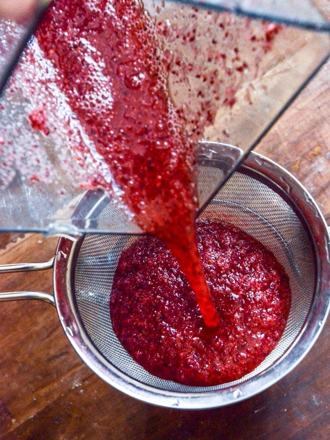 fresh cranberry ginger vanilla margaritas (with sugared cranberries!) I howsweeteats.com fresh cranberry ginger vanilla margaritas (with sugared cranberries!) I howsweeteats.com