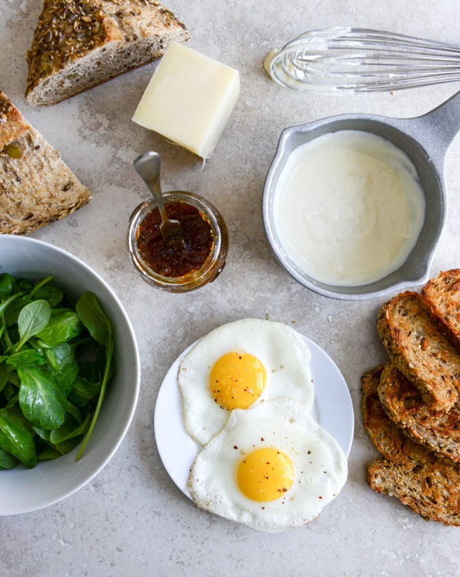 Gruyere, Fig Jam and Arugula Breakfast Sandwiches I howsweeteats.com Gruyere, Fig Jam and Arugula Breakfast Sandwiches I howsweeteats.com