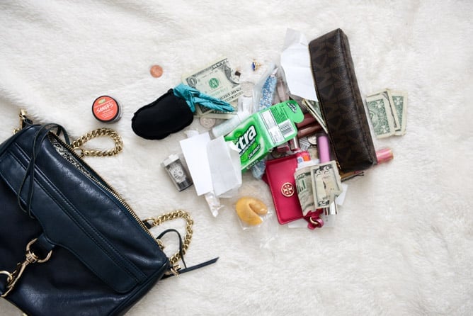 what's in my purse I howsweeteats.com what's in my purse I howsweeteats.com