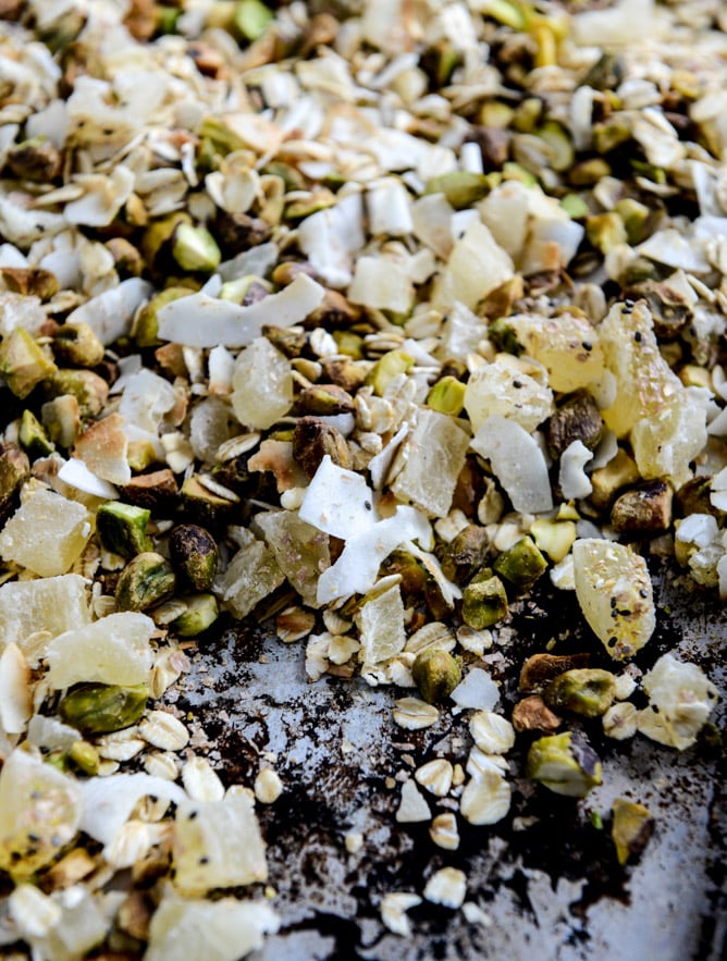 toasted pistachio and pineapple muesli I howsweeteats.com toasted pistachio and pineapple muesli I howsweeteats.com