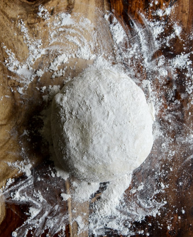 White Pizza with Spinach and Bacon I howsweeteats.com White Pizza with Spinach and Bacon I howsweeteats.com