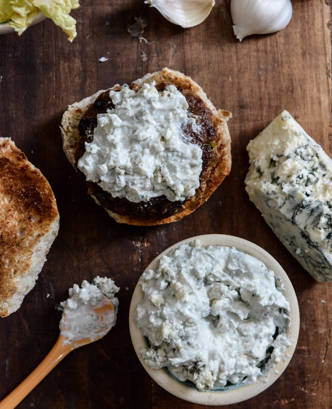 Turkey Burgers with Creamy Gorgonzola and Chili Garlic Slaw I howsweeteats.com Turkey Burgers with Creamy Gorgonzola and Chili Garlic Slaw I howsweeteats.com