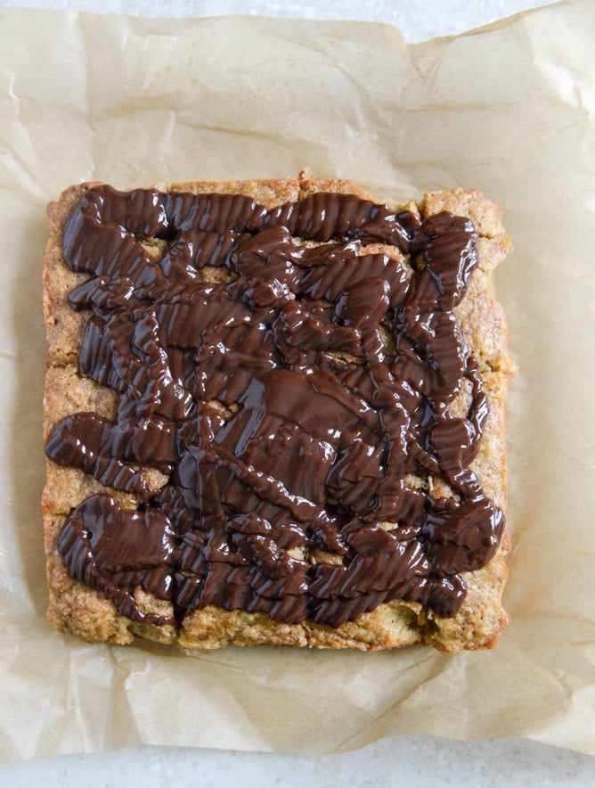 Banana Blondies with Chocolate Peanut Butter Ganache I howsweeteats.com