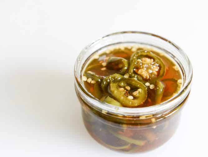 bacon pineapple burgers with candied jalapeños and sweet chili mayo I howsweeteats.com