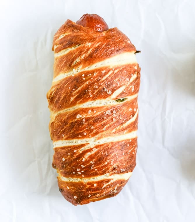 Jalapeño Pretzel Dogs with Cheddar Beer Sauce I howsweeteats.com